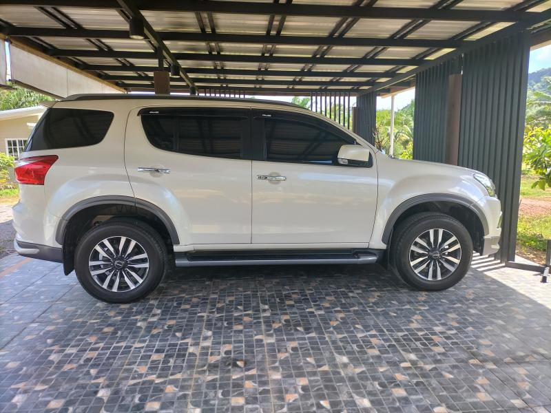 ISUZU Mux 2019