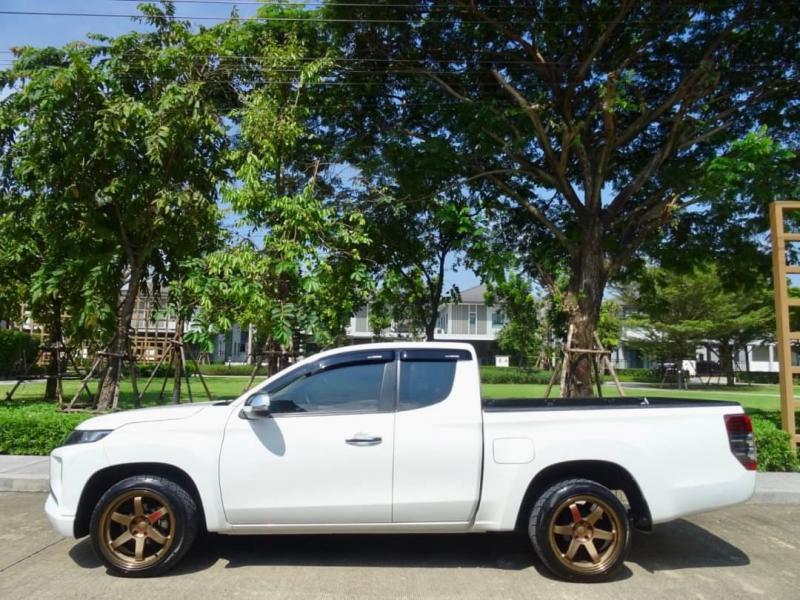 MITSUBISHI Triton 2.4GLX 2020