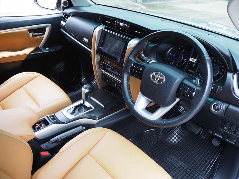 TOYOTA fortuner 2017