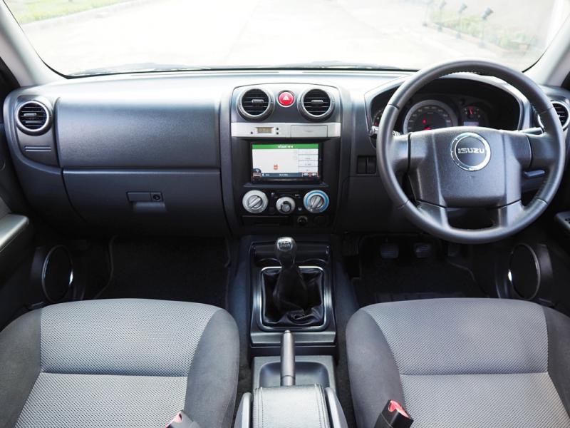ISUZU D-MAX 2011