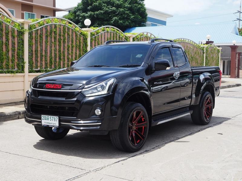 ISUZU V-CROSS 2020