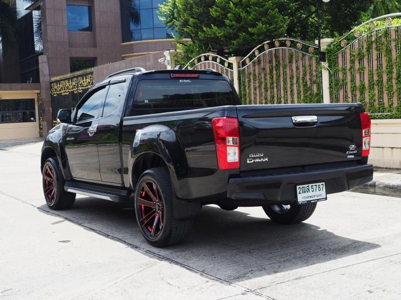 ISUZU V-CROSS 2020