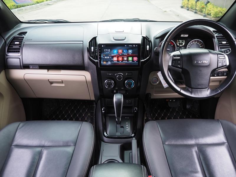 ISUZU V-CROSS 2020