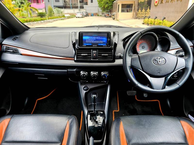 TOYOTA yaris 2016