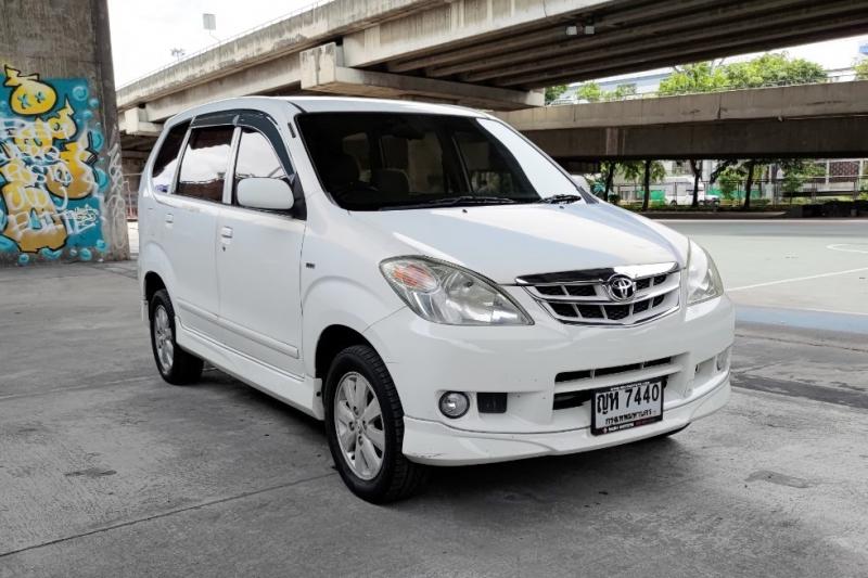 TOYOTA AVANZA 2011