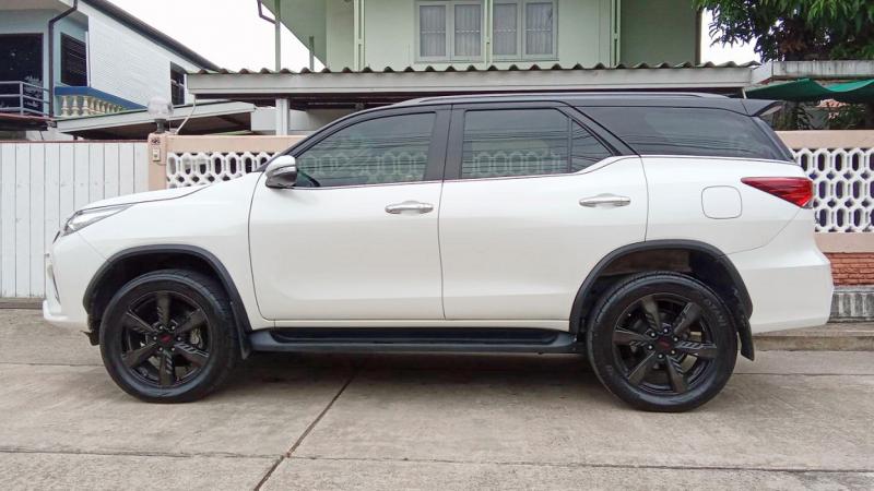 TOYOTA Fortuner 2017