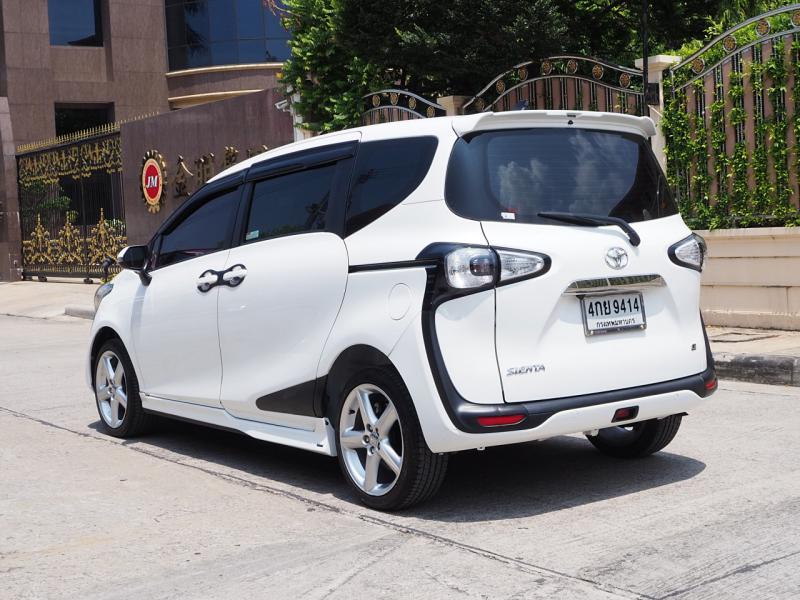 TOYOTA sienta 2017