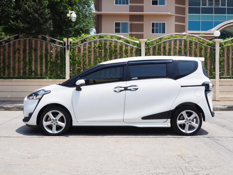 TOYOTA sienta 2017
