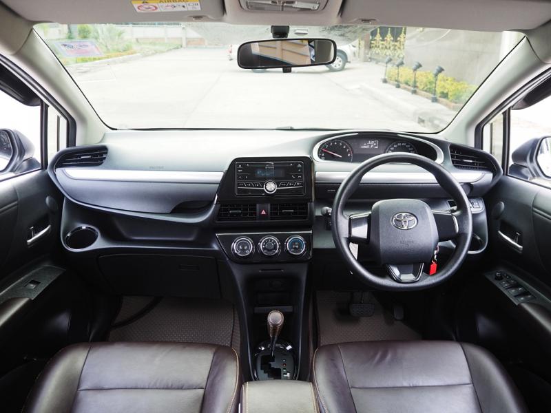 TOYOTA sienta 2017