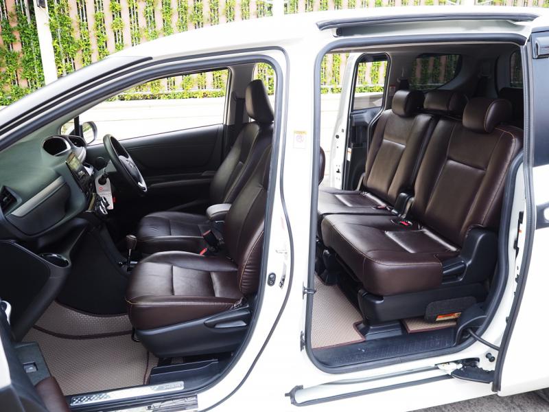 TOYOTA sienta 2017