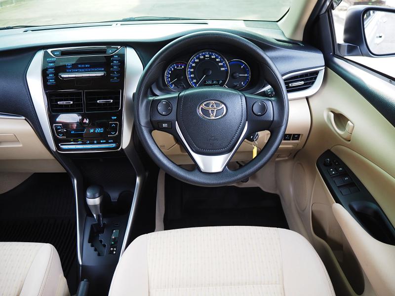 TOYOTA yaris 2018