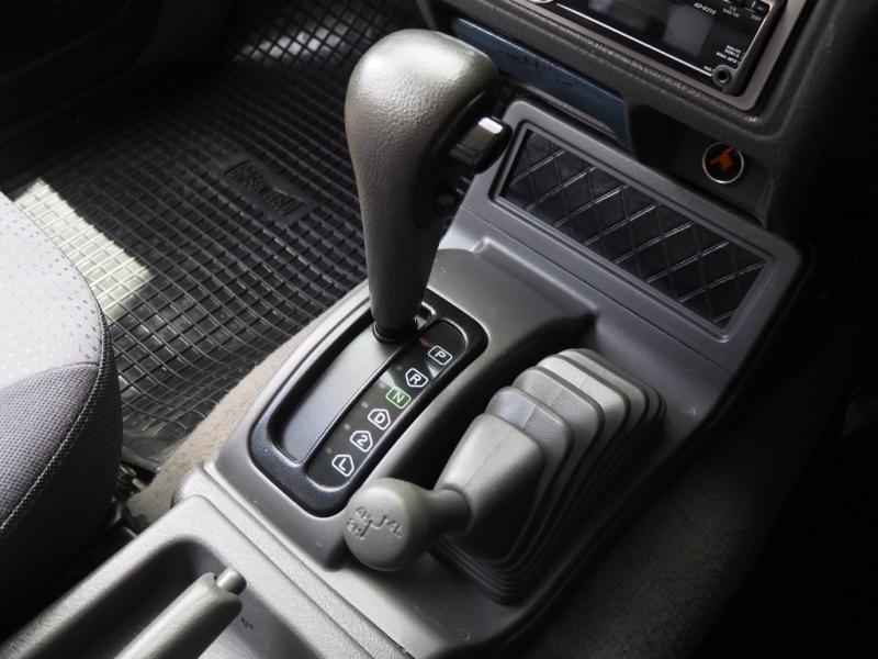 MITSUBISHI STRADA G-WAGON 2002