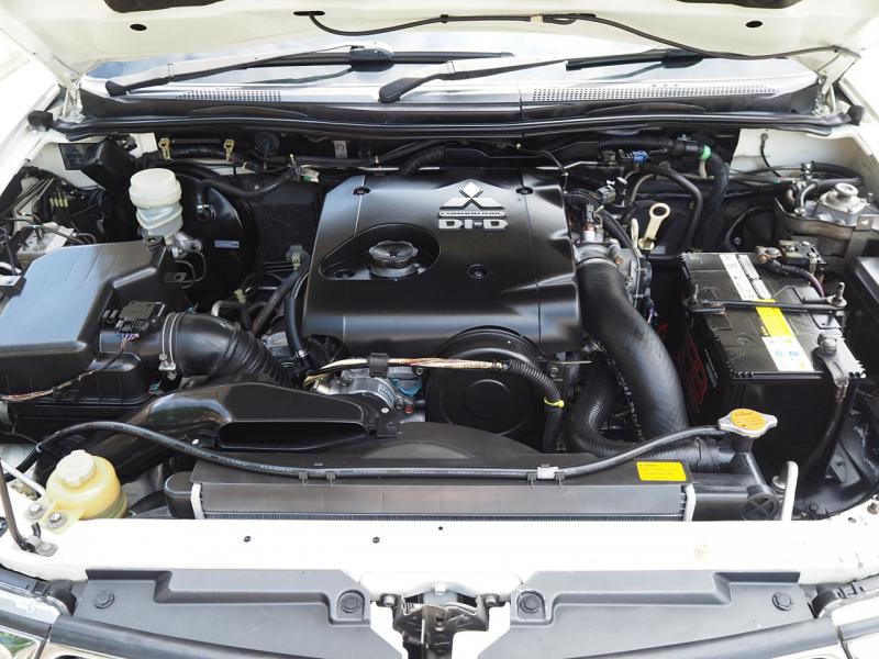 MITSUBISHI PAJERO SPORT 2011