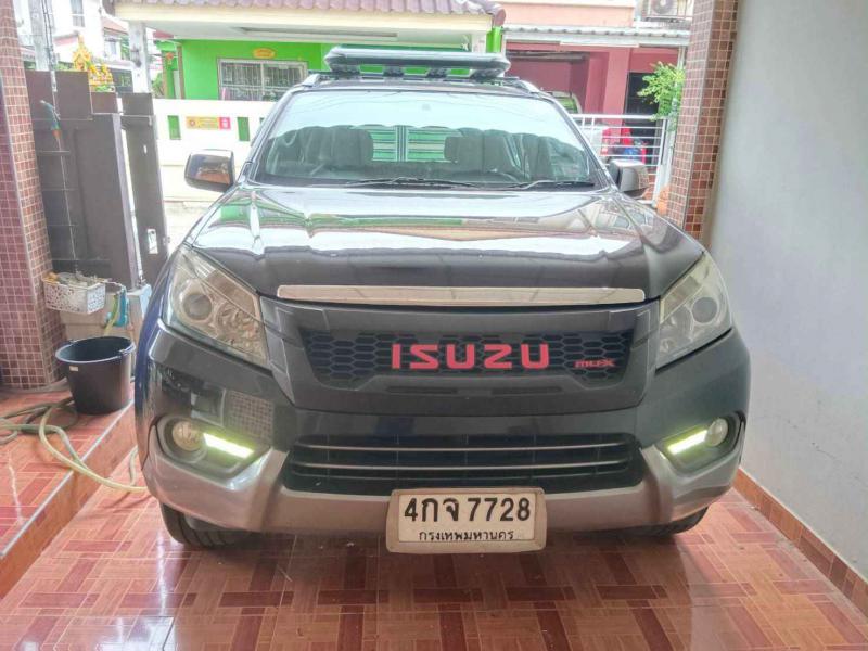 ISUZU MU-X  3.0  4x2  DVD  2015