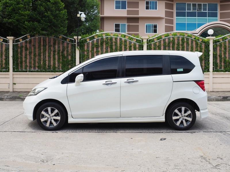 HONDA FREED 2013