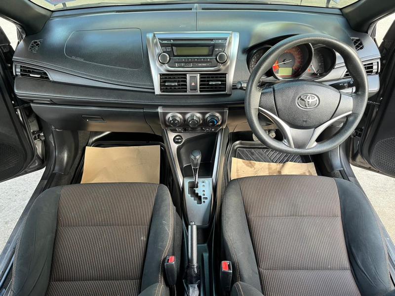 TOYOTA Yaris 2015