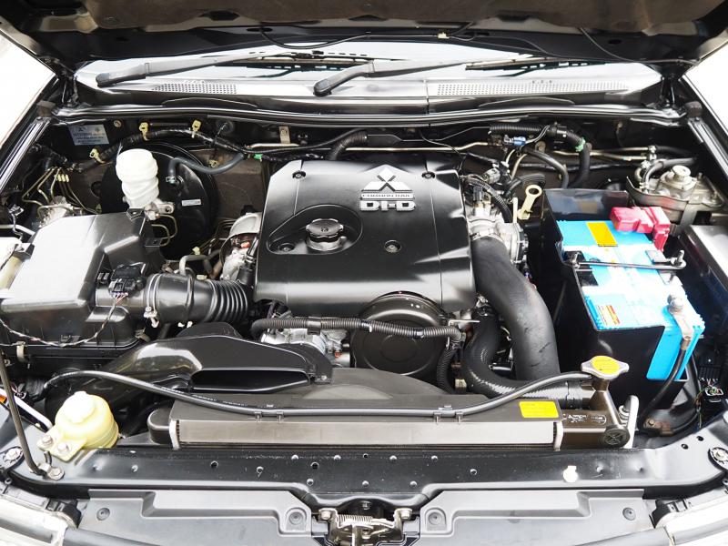 MITSUBISHI PAJERO SPORT 2011