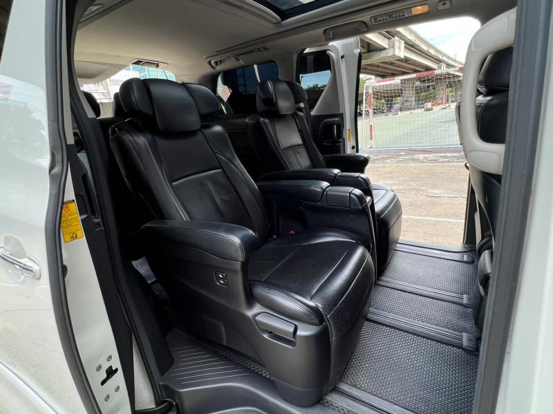 TOYOTA VELLFIRE 2015