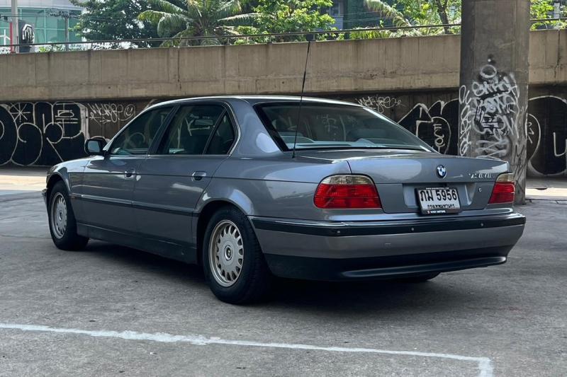 BMW 730iL 2000