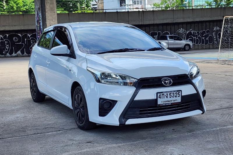 TOYOTA Yaris 2015