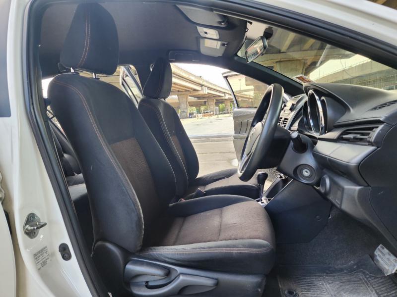TOYOTA Yaris 2015