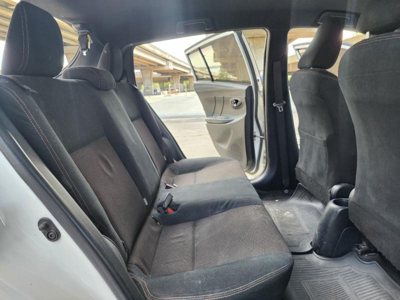 TOYOTA Yaris 2015