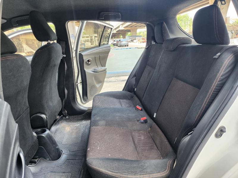 TOYOTA Yaris 2015