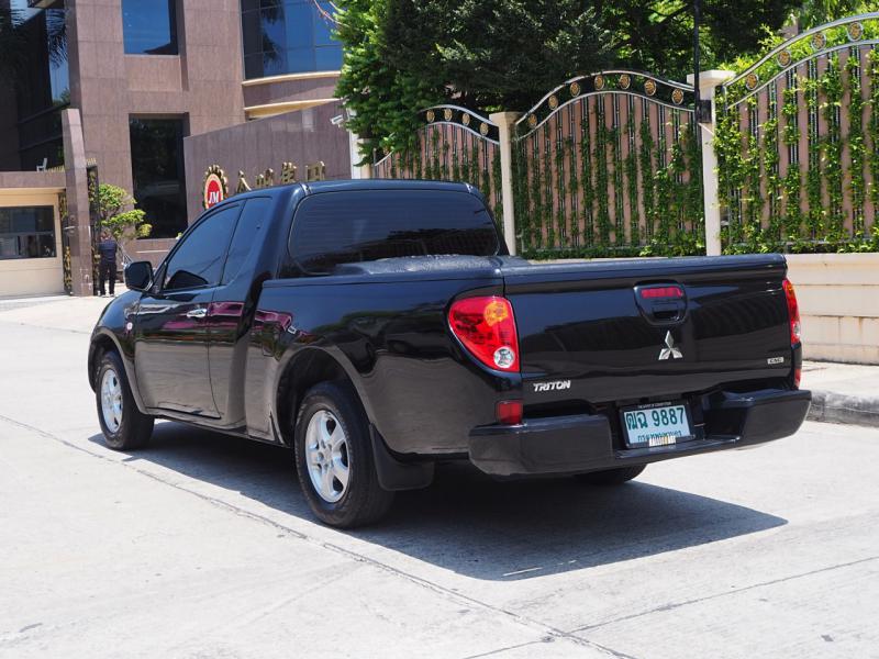 MITSUBISHI TRITON 2011