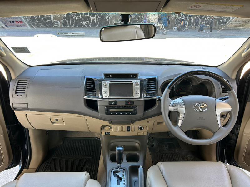 TOYOTA FORTUNER 2011