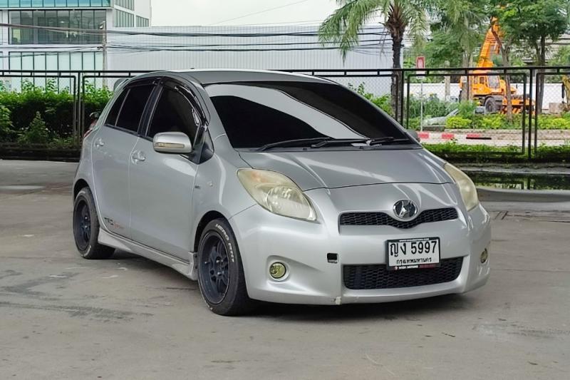 TOYOTA Yaris 2011