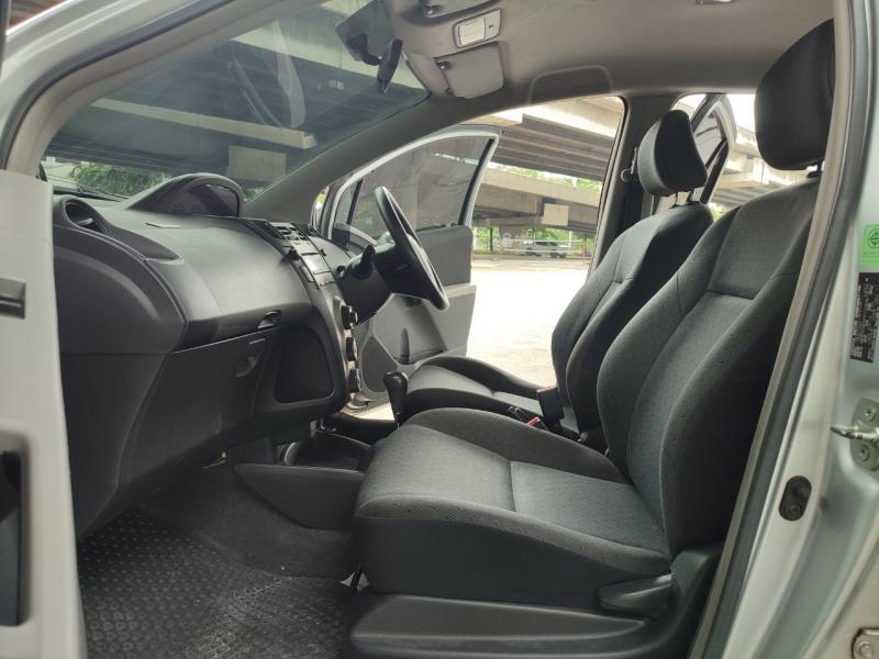 TOYOTA Yaris 2011