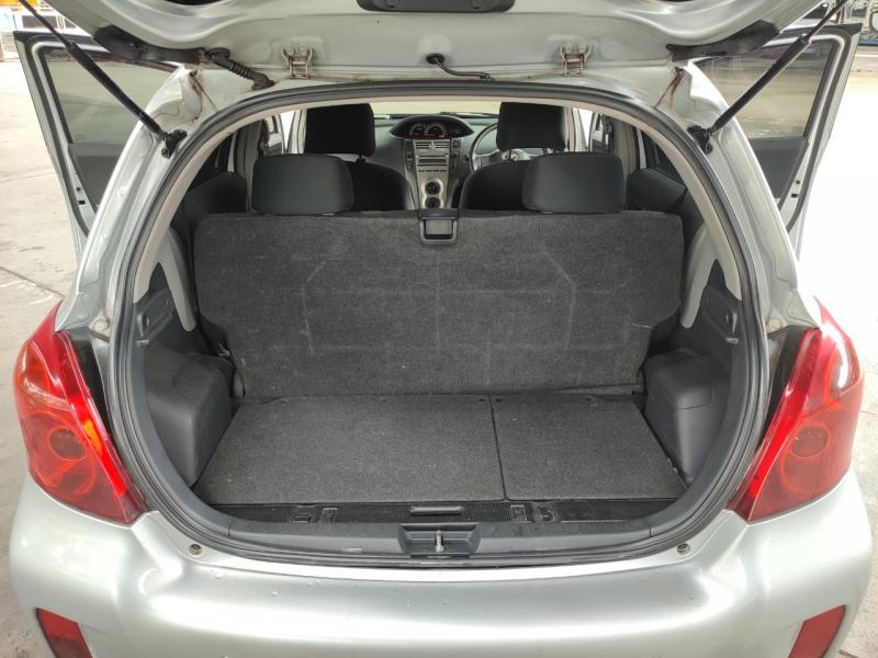 TOYOTA Yaris 2011