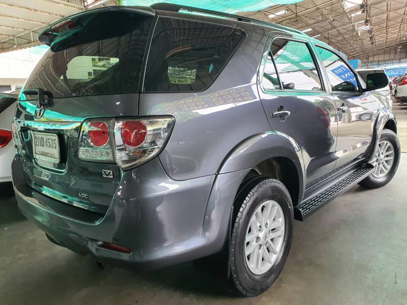 TOYOTA Fortuner 3.0V 2WD 2013