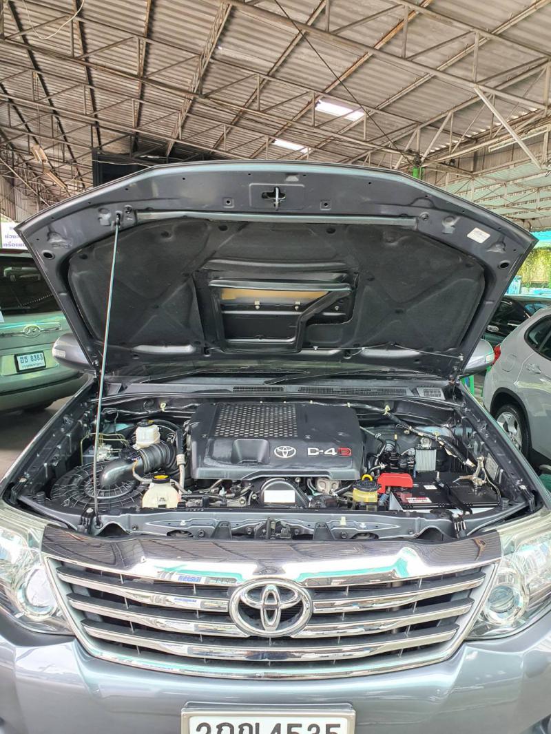 TOYOTA Fortuner 3.0V 2WD 2013