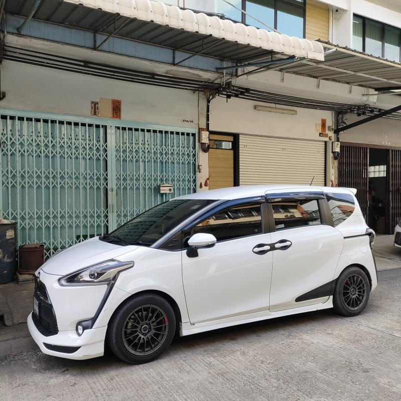 TOYOTA Sienta 2018