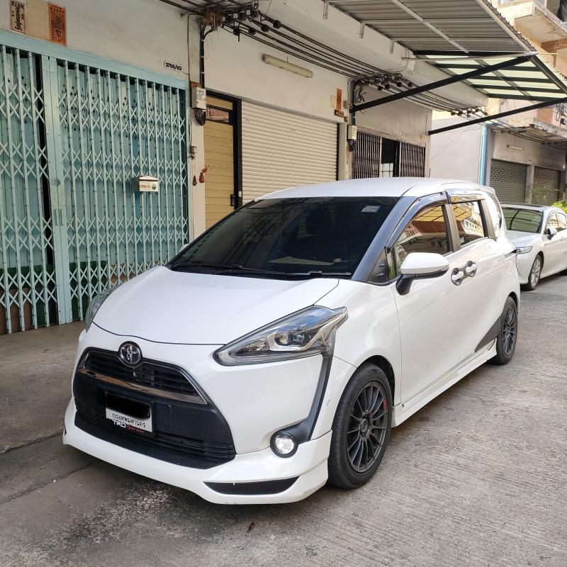 TOYOTA Sienta 2018