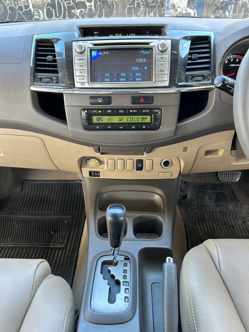 TOYOTA Fortuner 2011