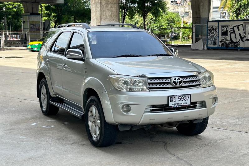 TOYOTA FORTUNER 2009
