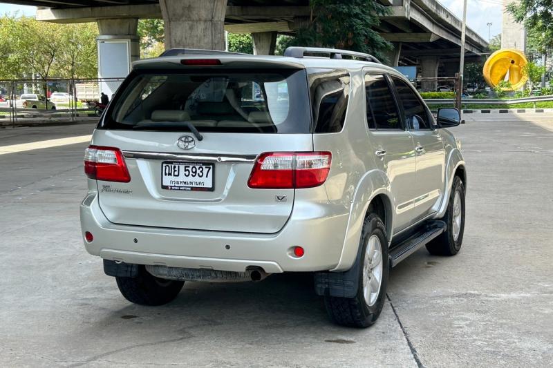 TOYOTA FORTUNER 2009