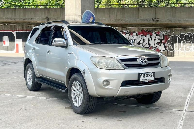 TOYOTA FORTUNER 2005