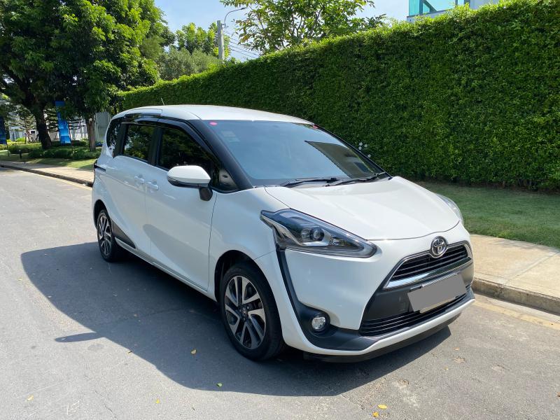 TOYOTA Sienta 2016