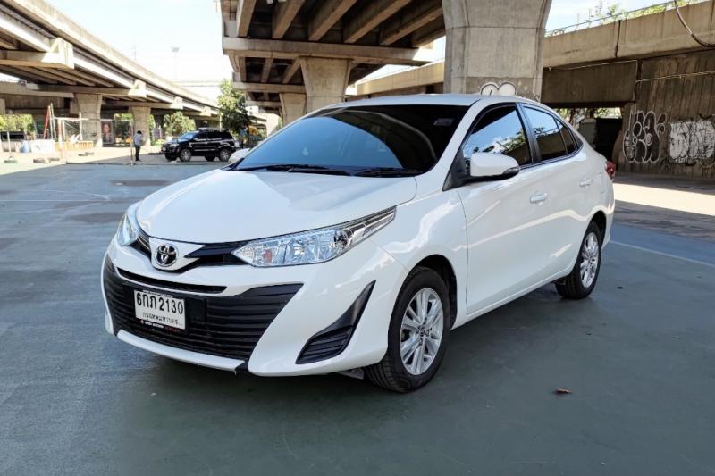 TOYOTA Yaris ATiV 2017