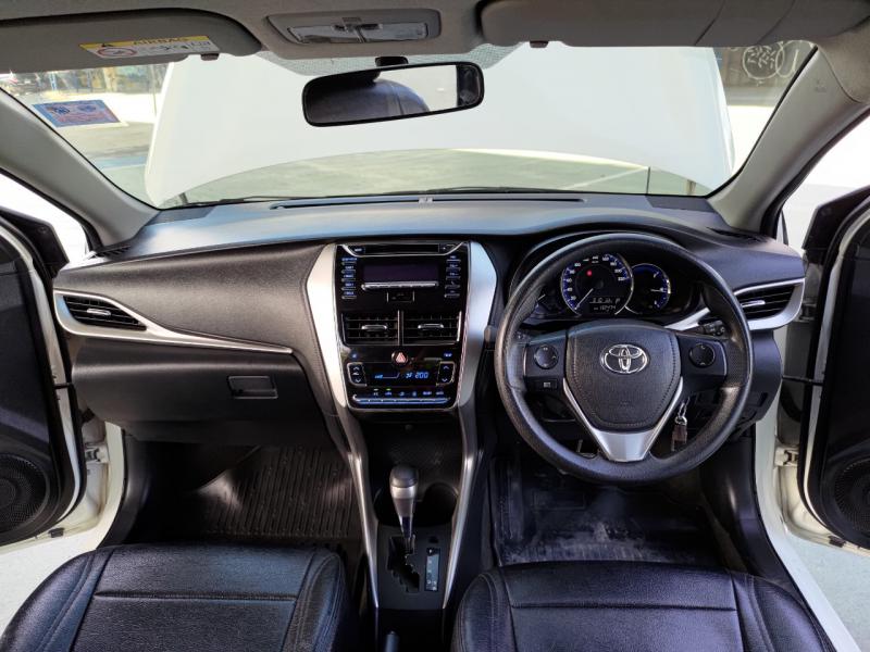 TOYOTA Yaris ATiV 2017