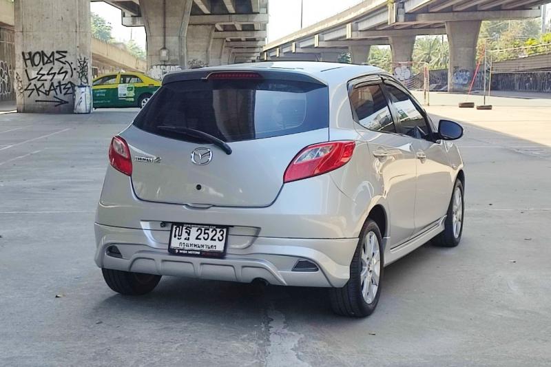 MAZDA 2 2011