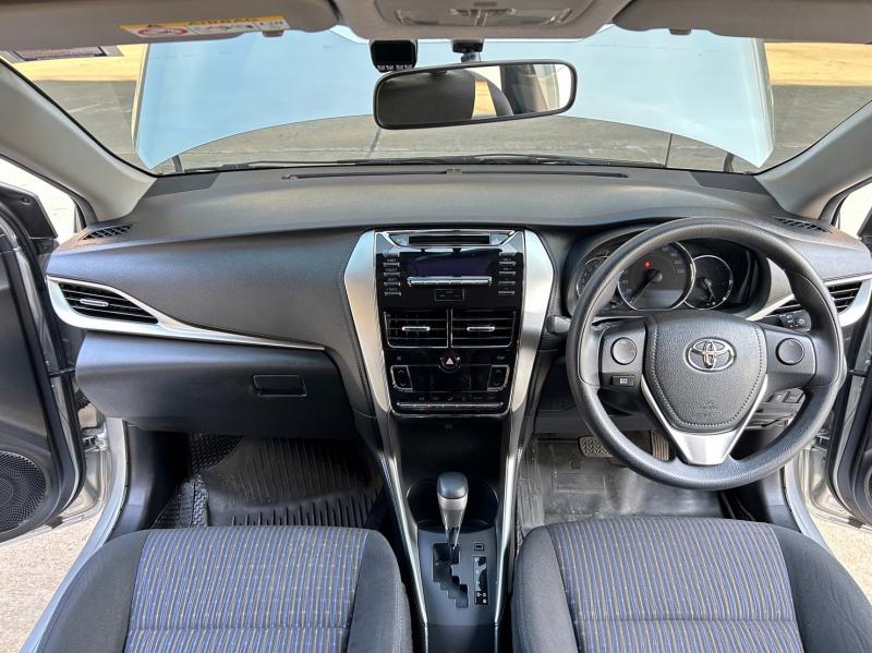 TOYOTA Yaris ATiV 2018