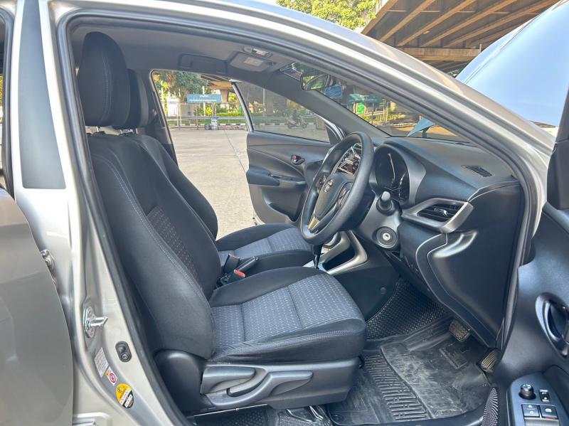 TOYOTA Yaris ATiV 2018