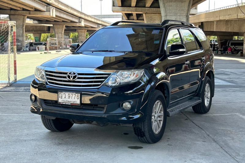 TOYOTA Fortuner 2011