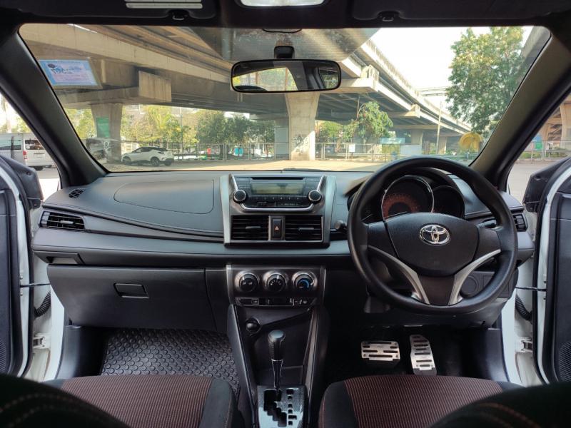 TOYOTA YARIS 2015
