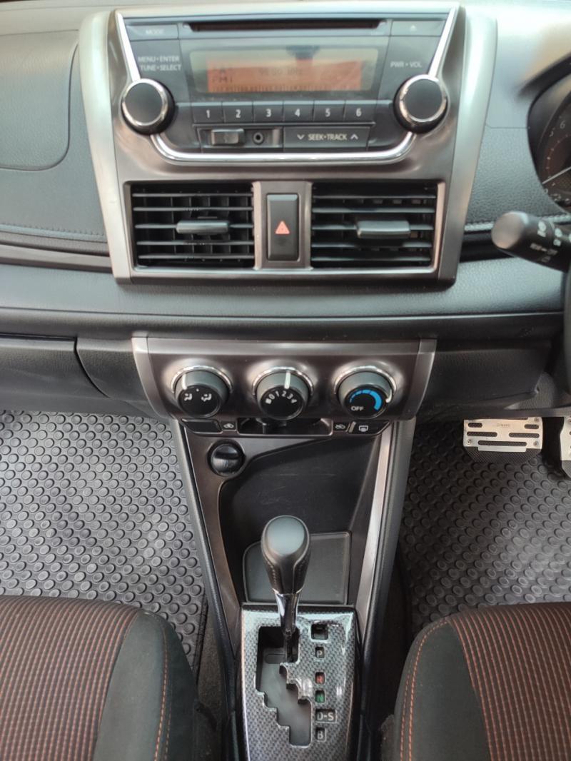 TOYOTA YARIS 2015