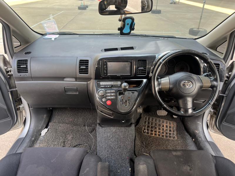 TOYOTA WISH 2004